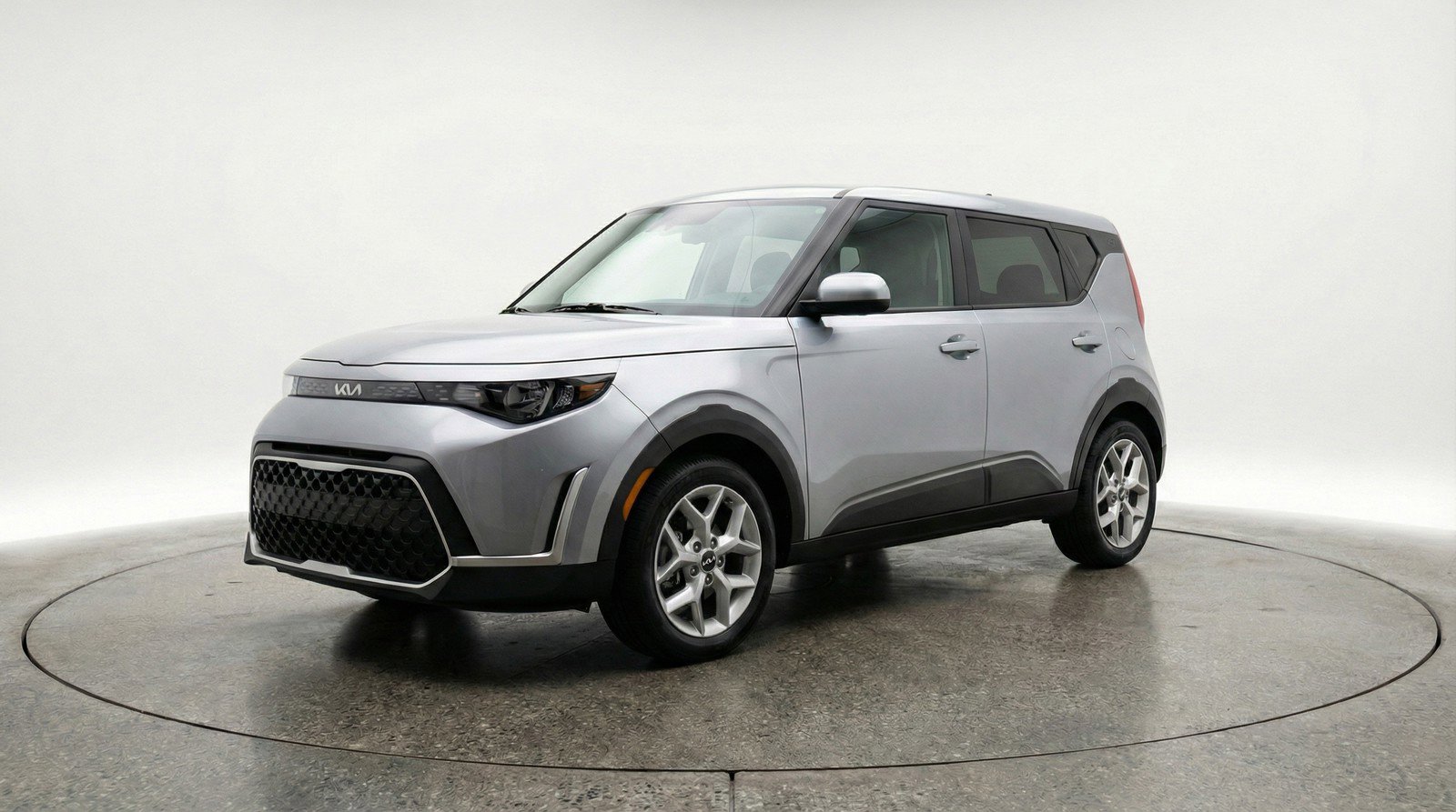 Used 2025 Kia Soul LX w/ LX Technology Package FWD image 3