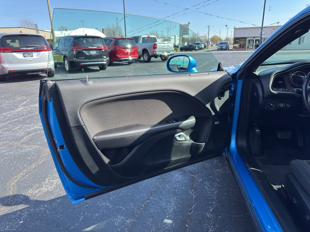 Used 2019 Dodge Challenger SXT w/ Driver Convenience Group image 13