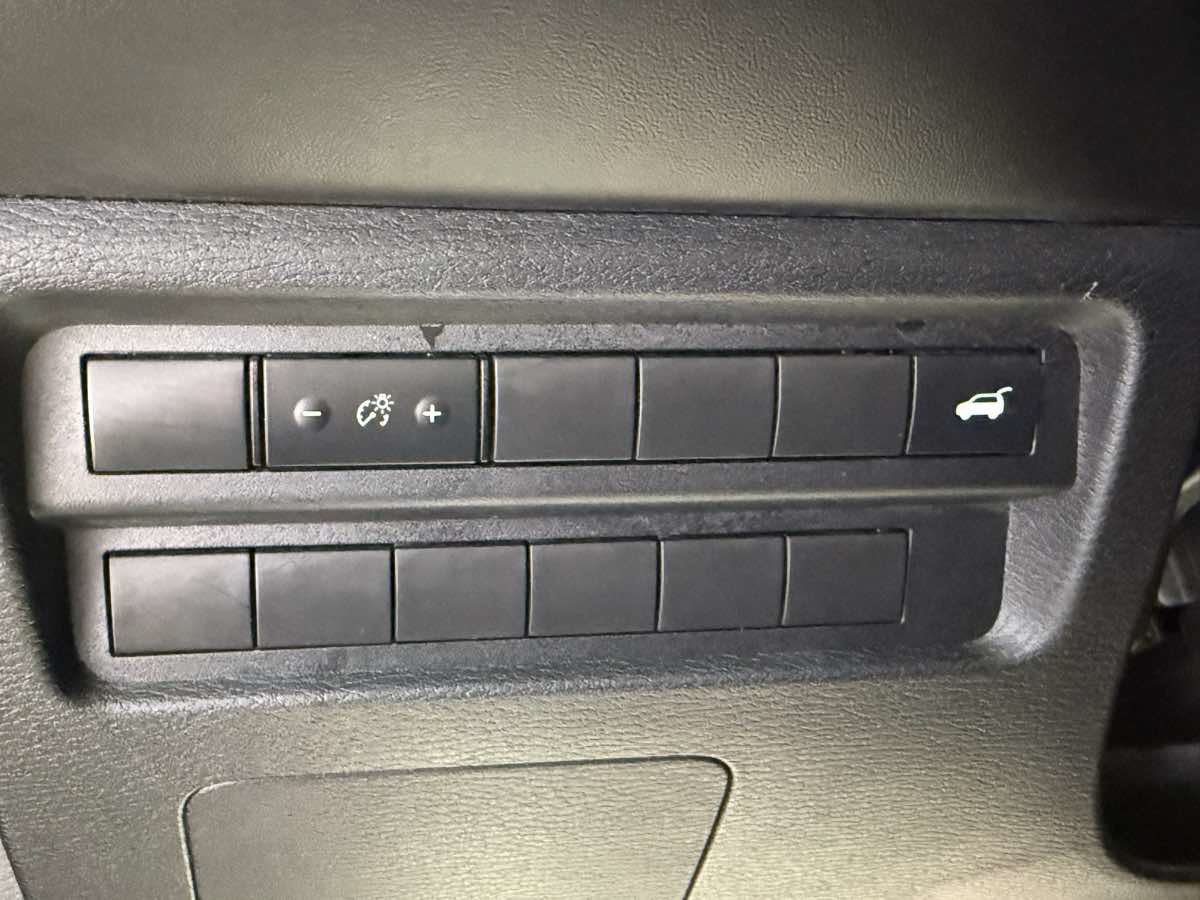 Used 2024 Mitsubishi Outlander AWD image 18