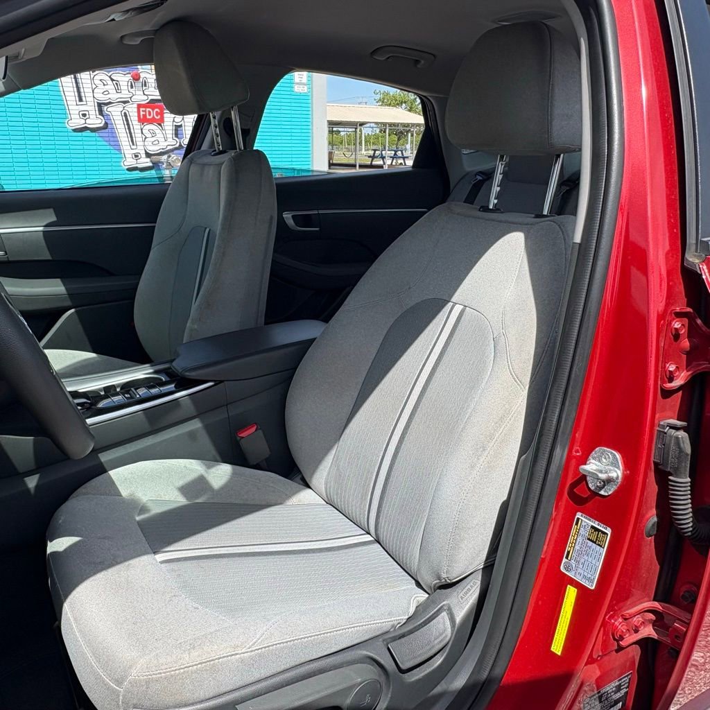 Used 2021 Hyundai Sonata SE w/ Preferred Accessory Package image 9