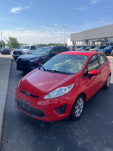 Used 2012 Ford Fiesta SE FWD image 2