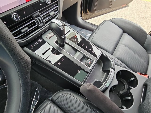 Used 2024 Porsche Macan image 27