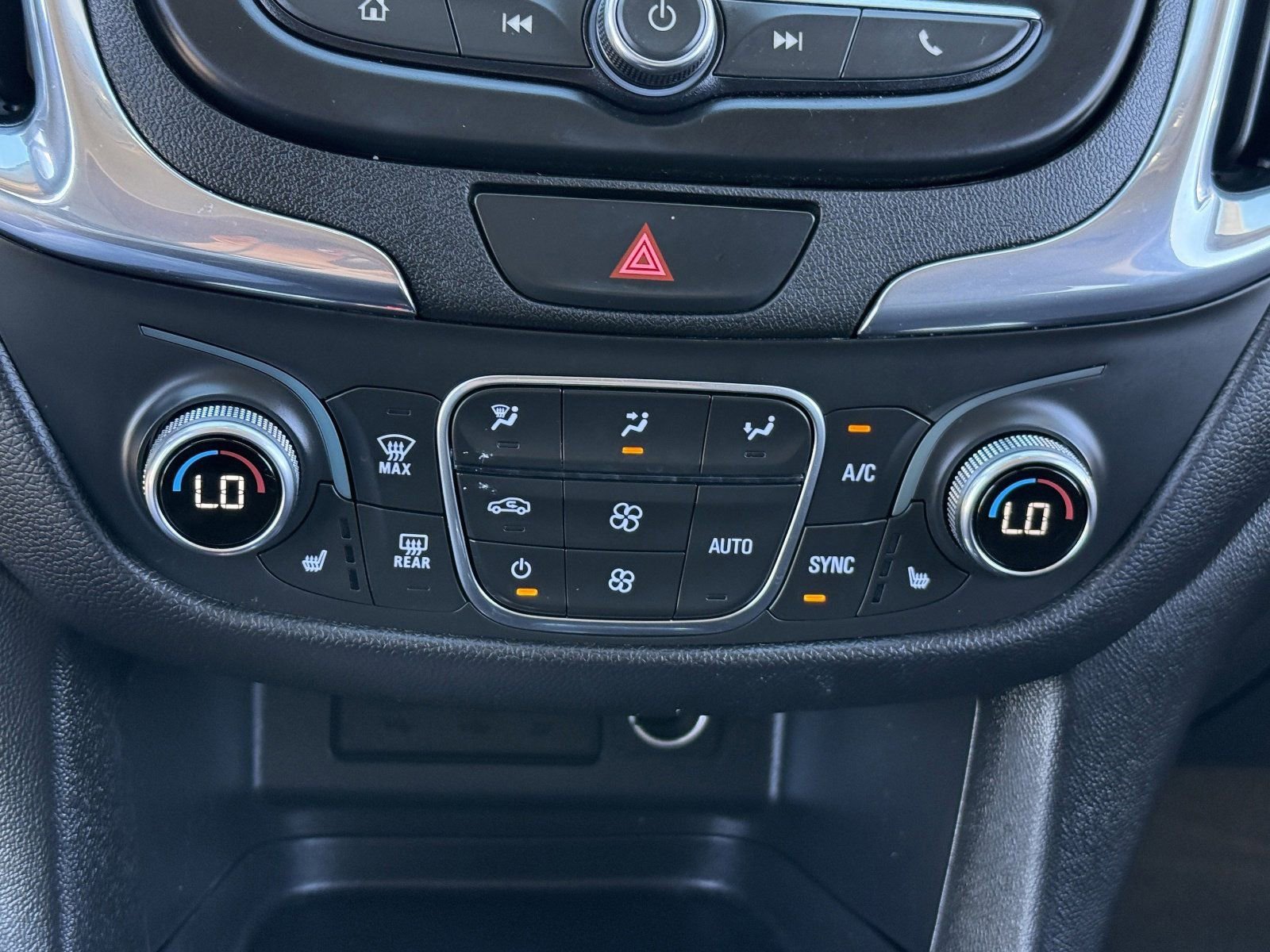 Used 2020 Chevrolet Equinox LT image 28