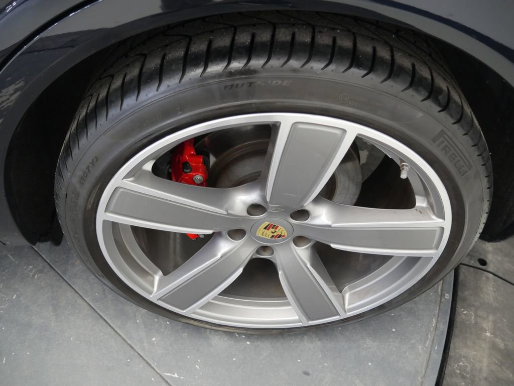 Certified 2023 Porsche Cayenne GTS AWD/4WD image 14