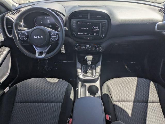 Used 2023 Kia Soul LX image 13