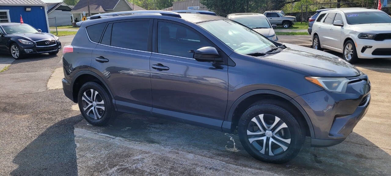 Used 2016 Toyota RAV4 LE FWD image 5