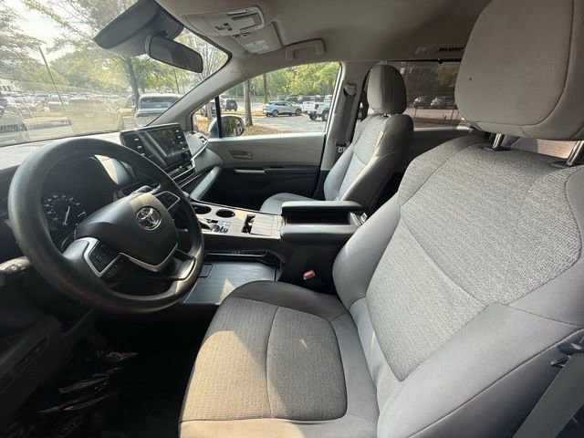 Used 2021 Toyota Sienna LE image 14