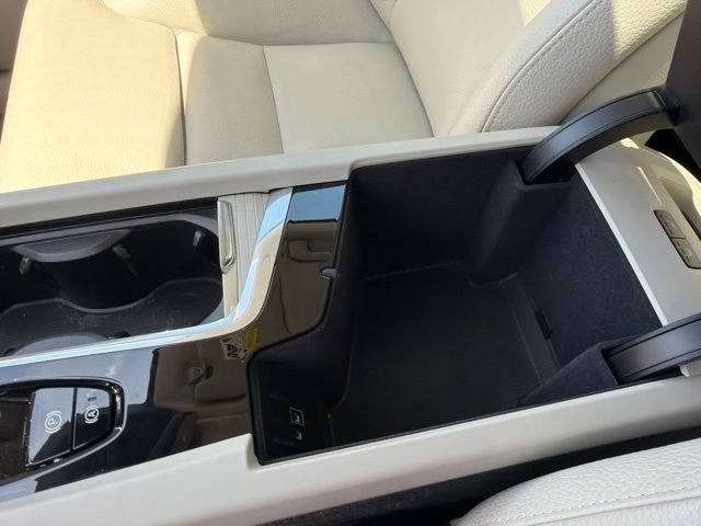 Used 2019 Volvo XC60 T5 Momentum w/ Multimedia Package AWD/4WD image 26