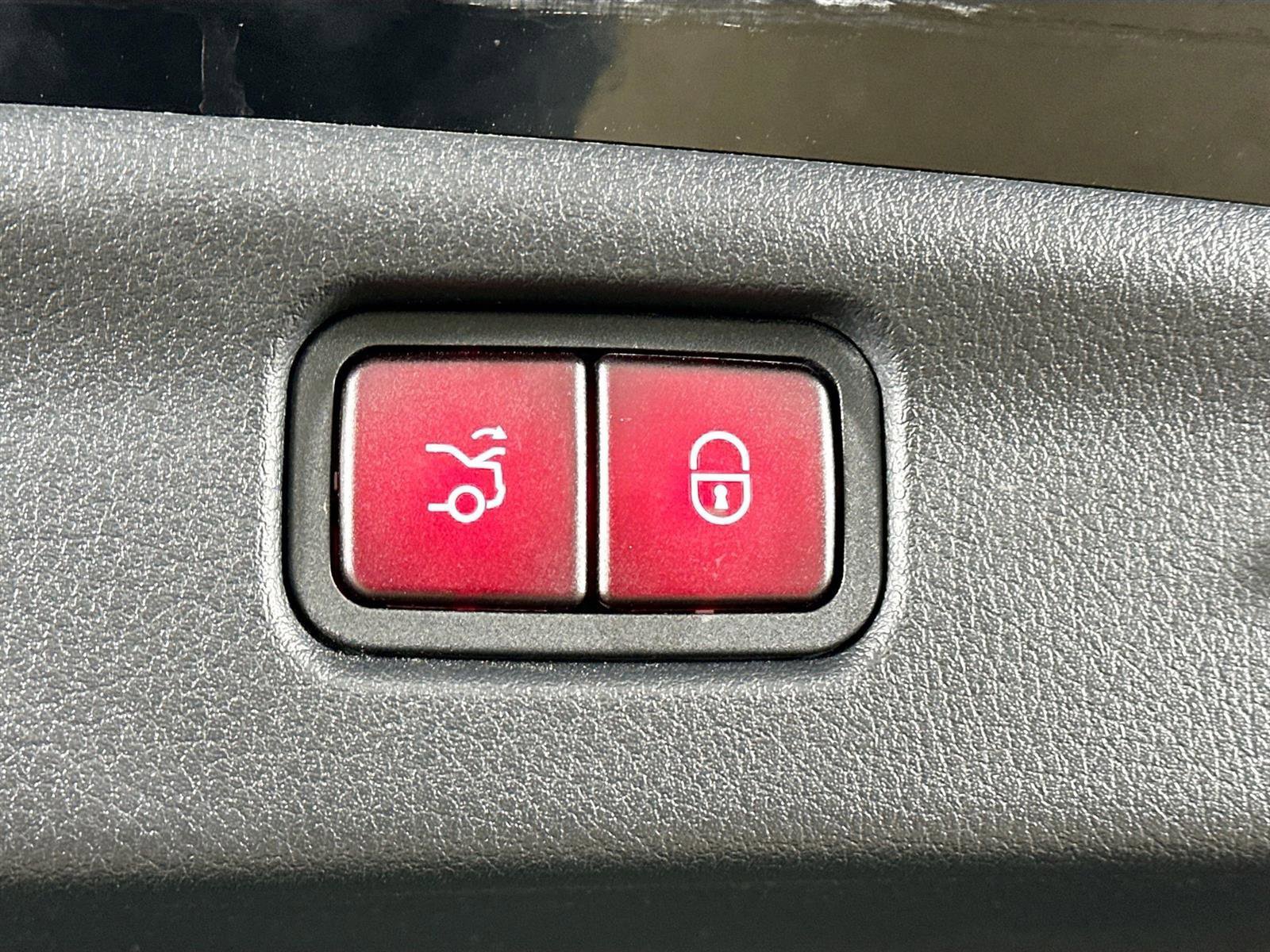 Certified 2023 Mercedes-Benz C 300 4MATIC Sedan image 34