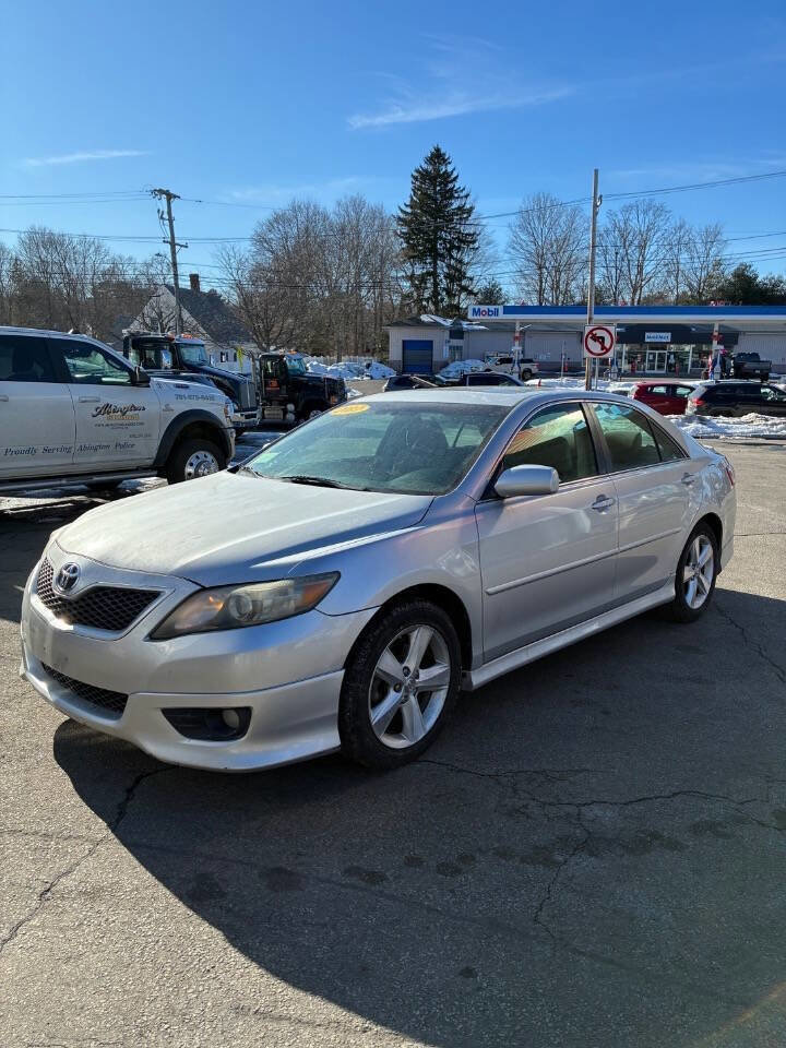 Used 2011 Toyota Camry SE image 2