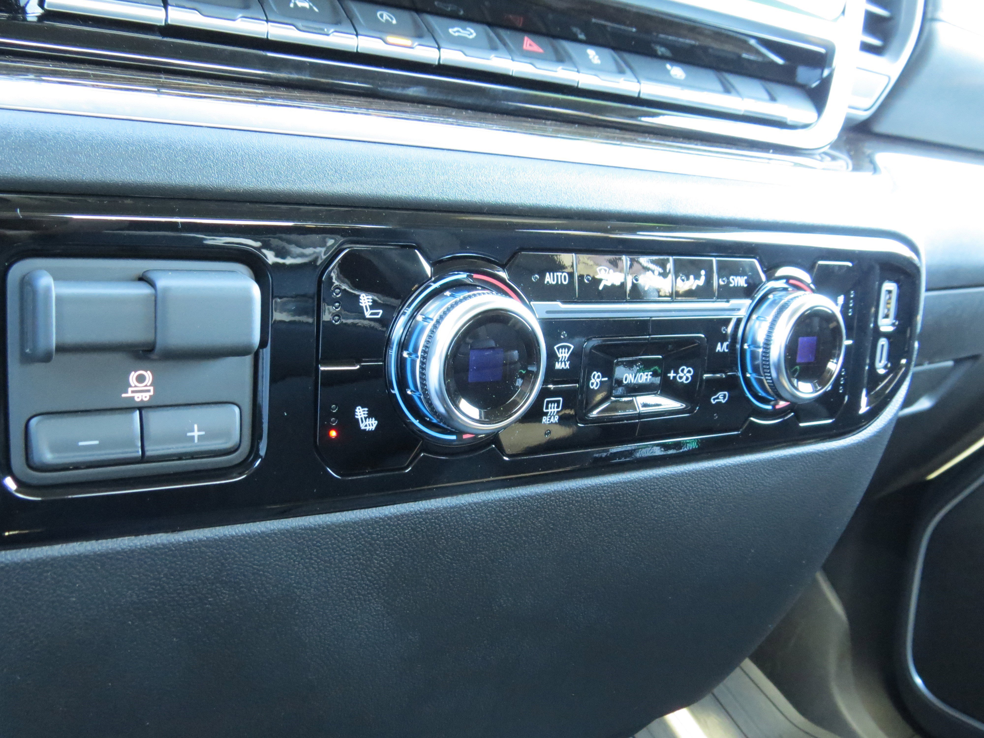 New 2026 GMC Sierra 1500 SLE image 25