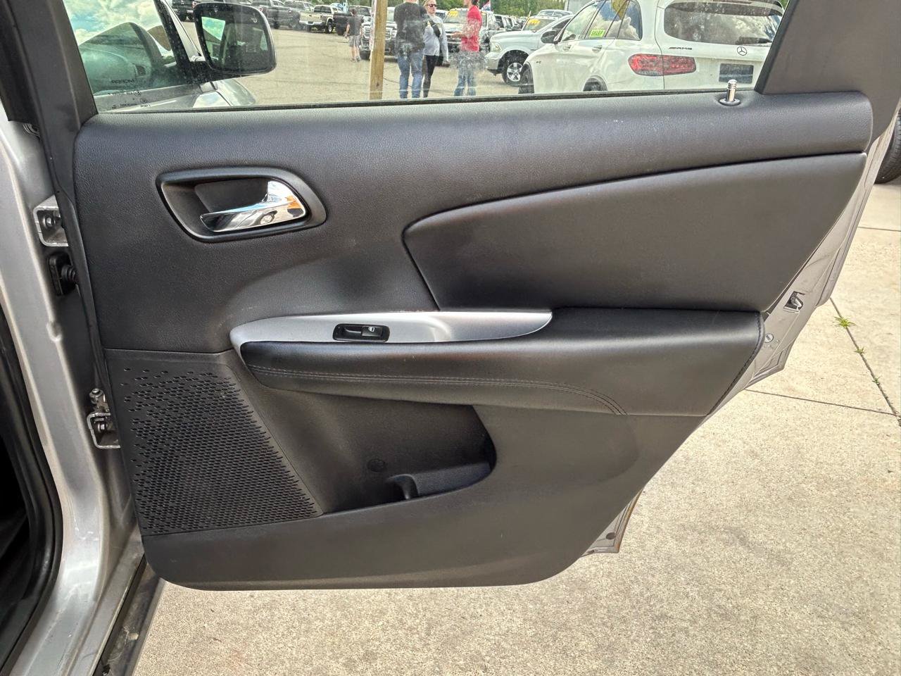 Used 2017 Dodge Journey SXT FWD image 15