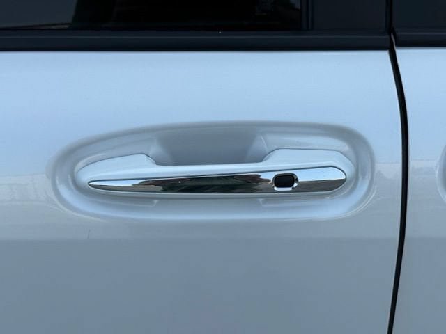 Used 2025 Toyota Sienna XLE FWD image 14