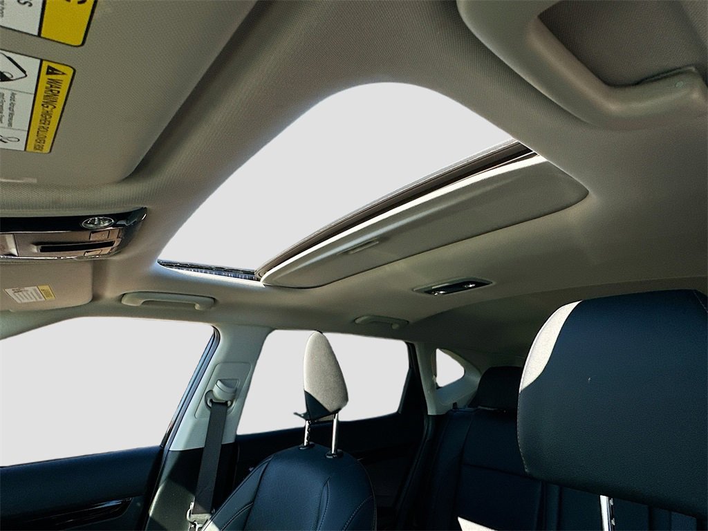 Certified 2025 Kia Seltos SX w/ SX Sunroof Package image 23