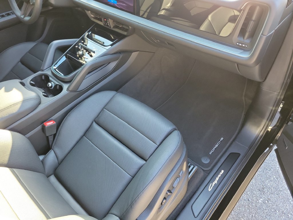 Certified 2026 Porsche Cayenne AWD/4WD image 19