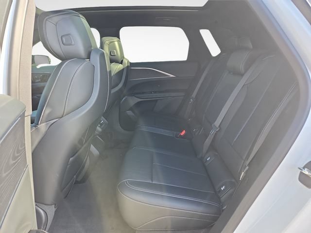 Used 2024 Cadillac Lyriq Luxury AWD/4WD image 12