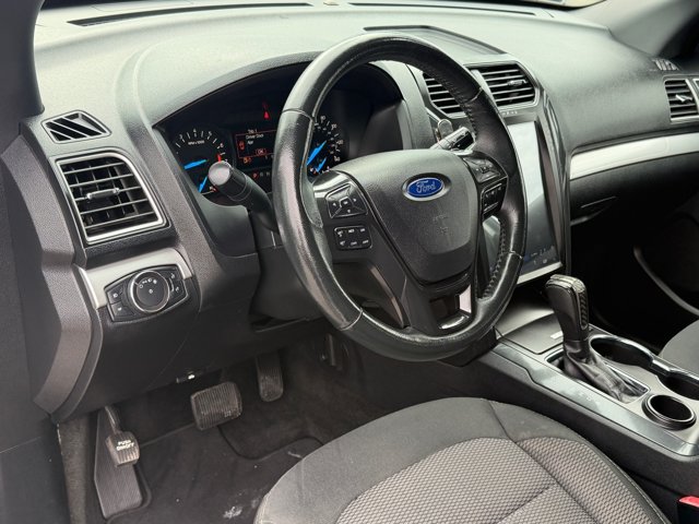 Used 2017 Ford Explorer XLT FWD image 19