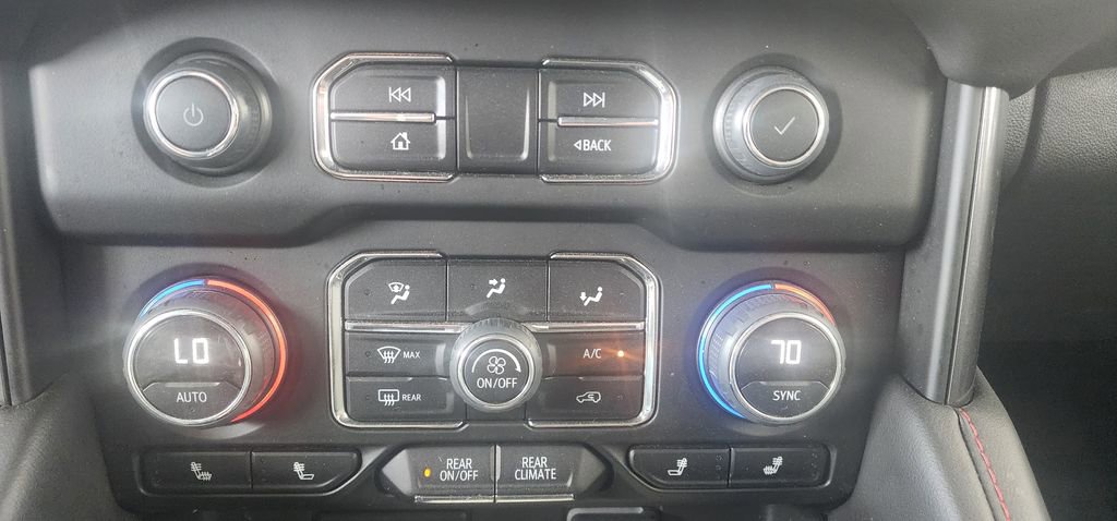 Used 2024 Chevrolet Suburban RST RWD image 35