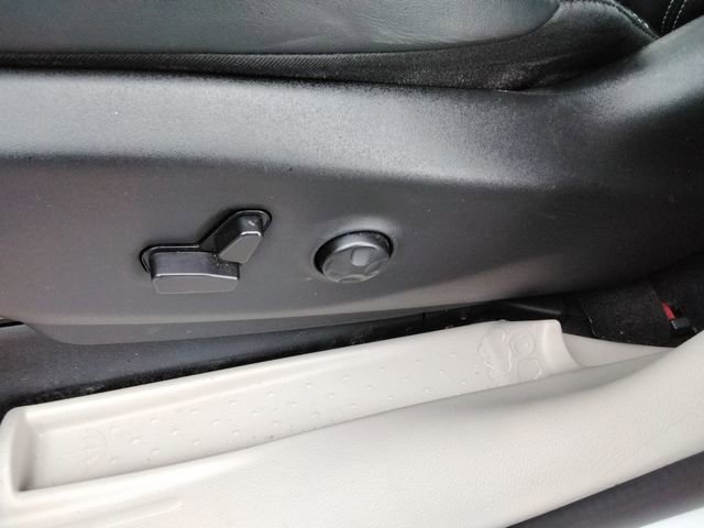 Used 2024 Chrysler Pacifica Touring-L image 28