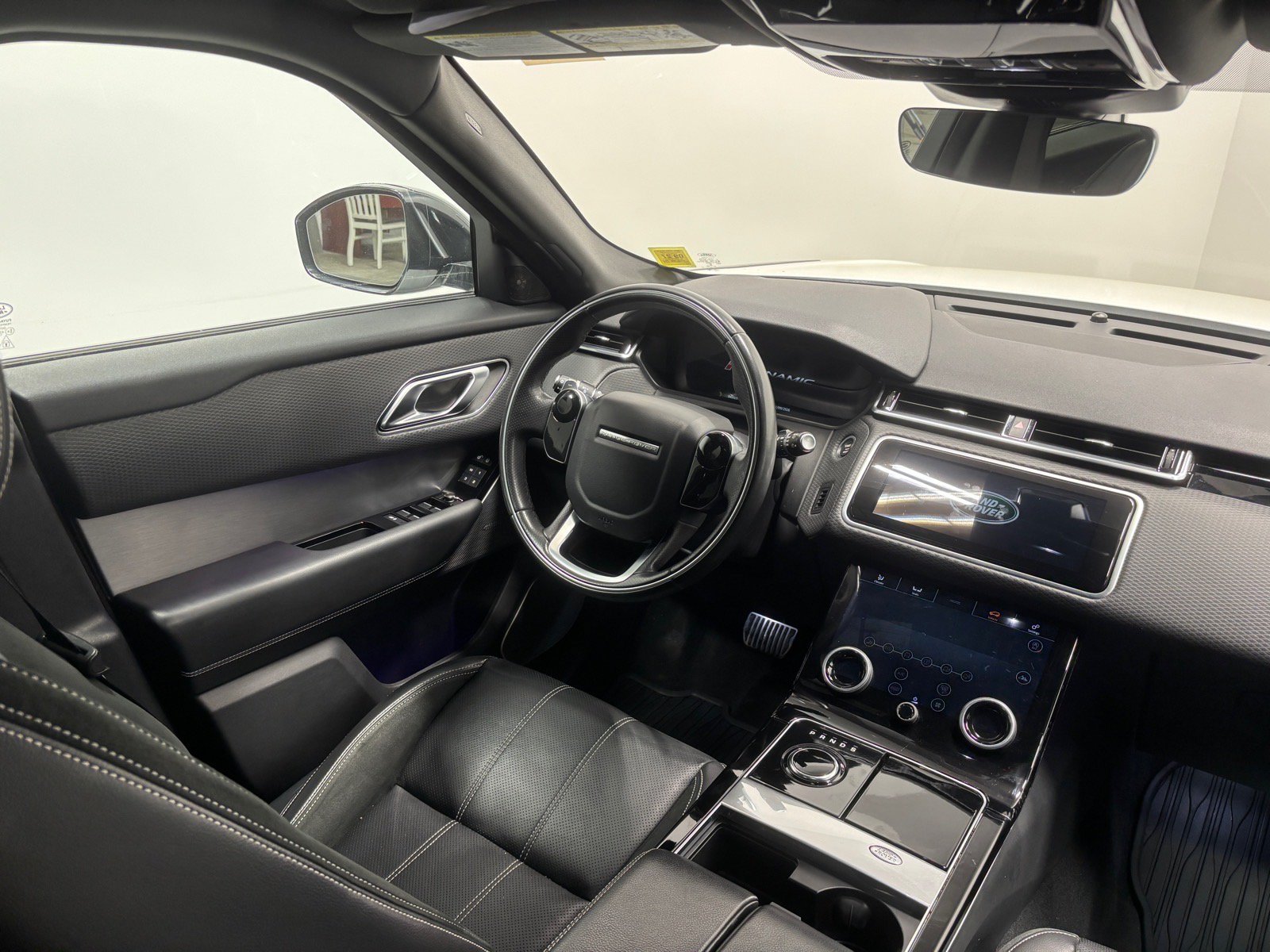 Used 2019 Land Rover Range Rover Velar R-Dynamic SE AWD/4WD image 33