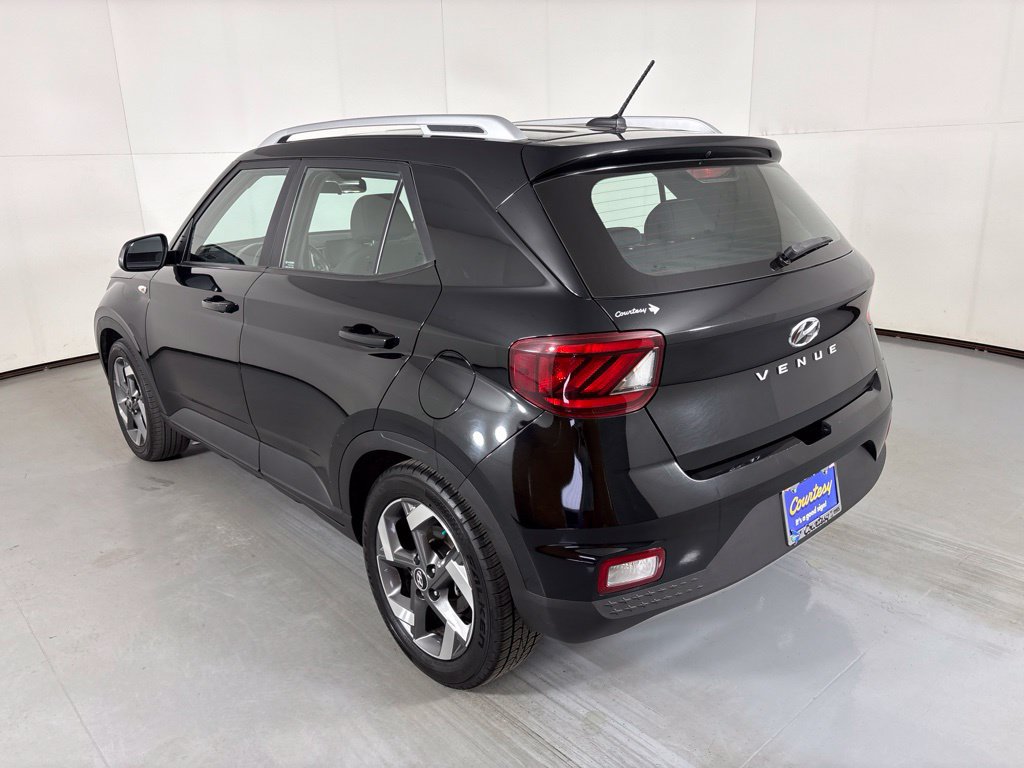 Used 2025 Hyundai Venue SEL FWD image 6
