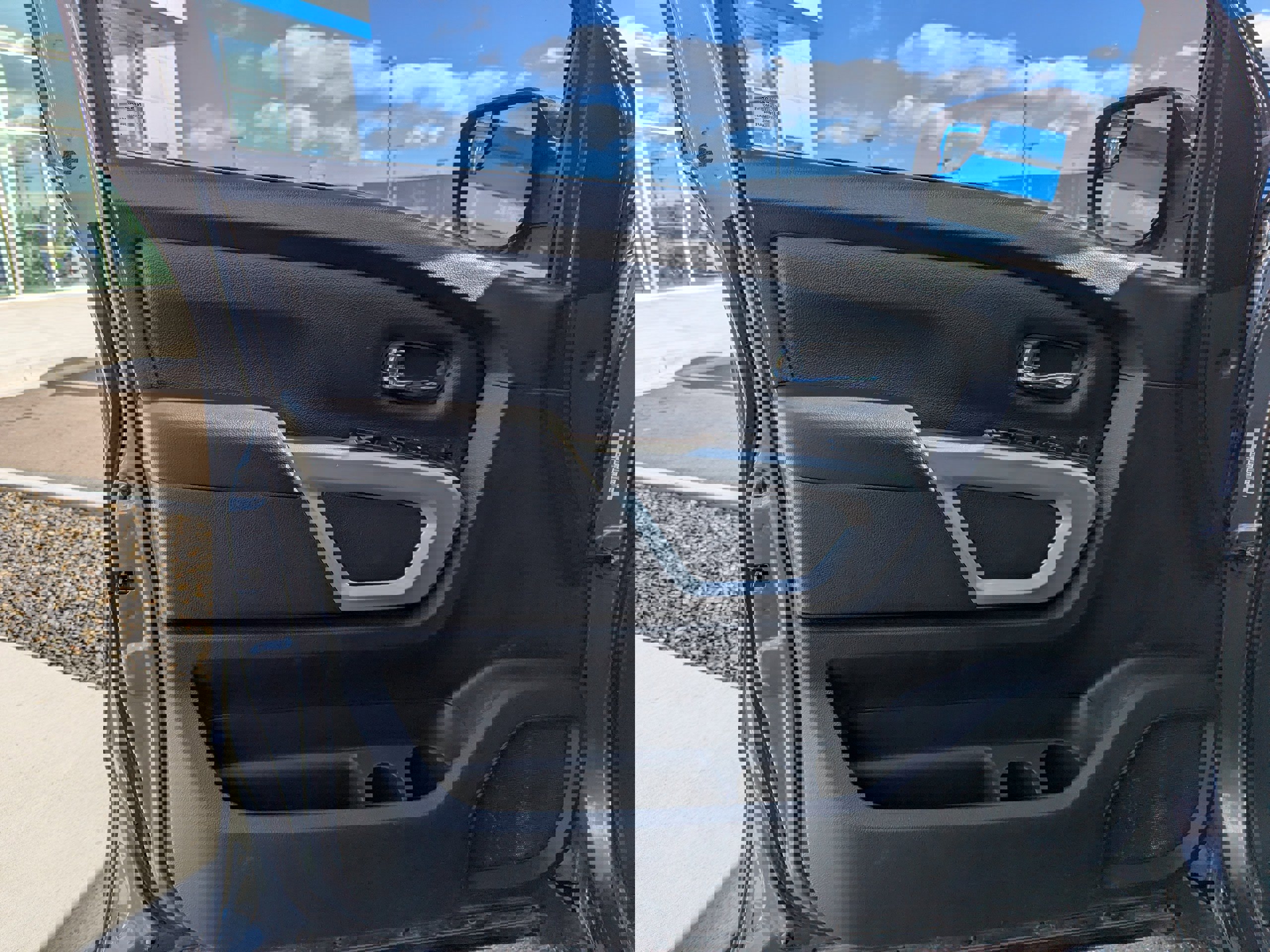 Used 2020 Nissan Titan SV w/ SV Convenience Package image 10