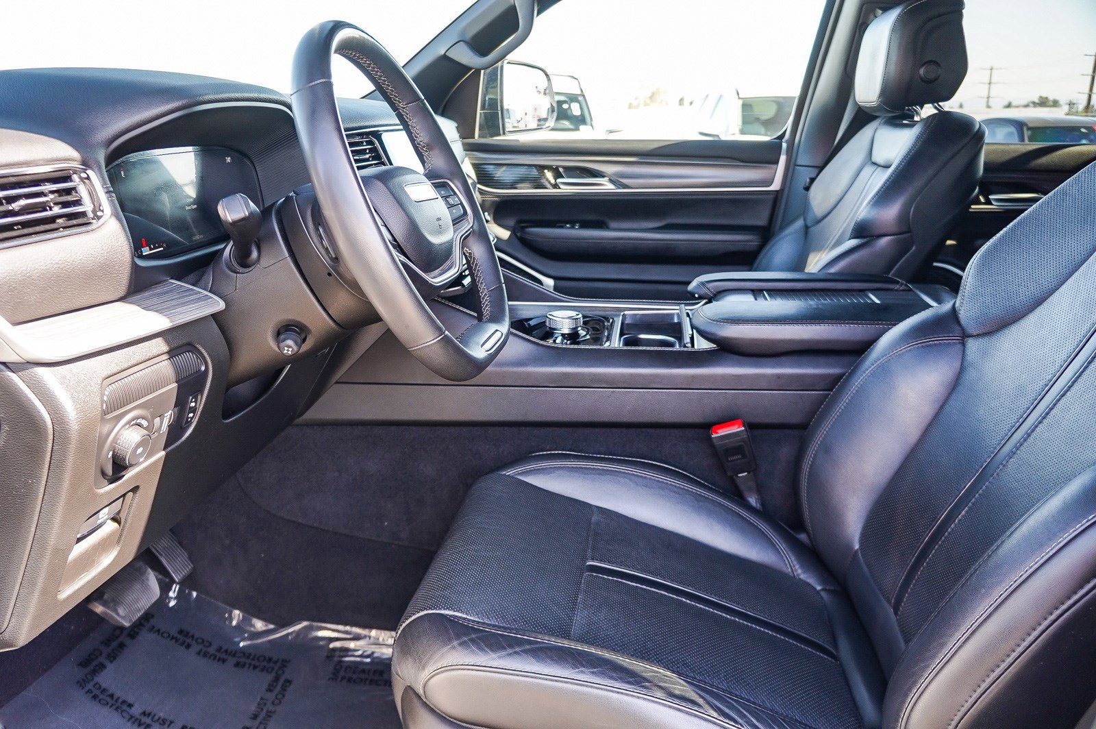 Used 2023 Jeep Wagoneer L Series II AWD/4WD image 20