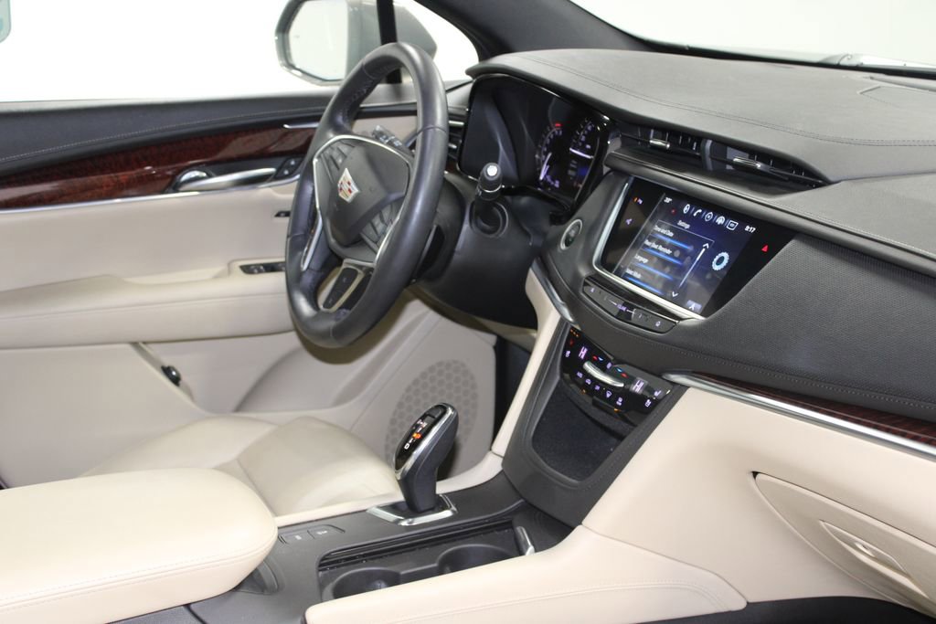 Used 2018 Cadillac XT5 Premium Luxury w/ Driver Assist Package image 28