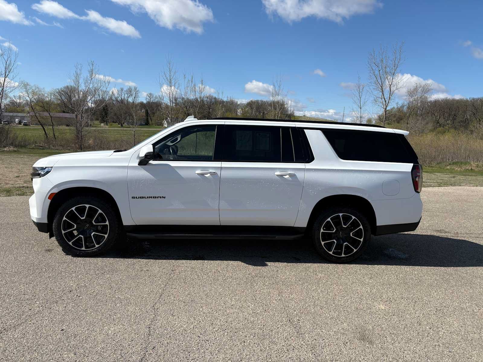 Used 2024 Chevrolet Suburban RST w/ Luxury Package AWD/4WD image 6