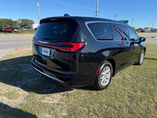 Certified 2024 Chrysler Pacifica Touring-L image 7