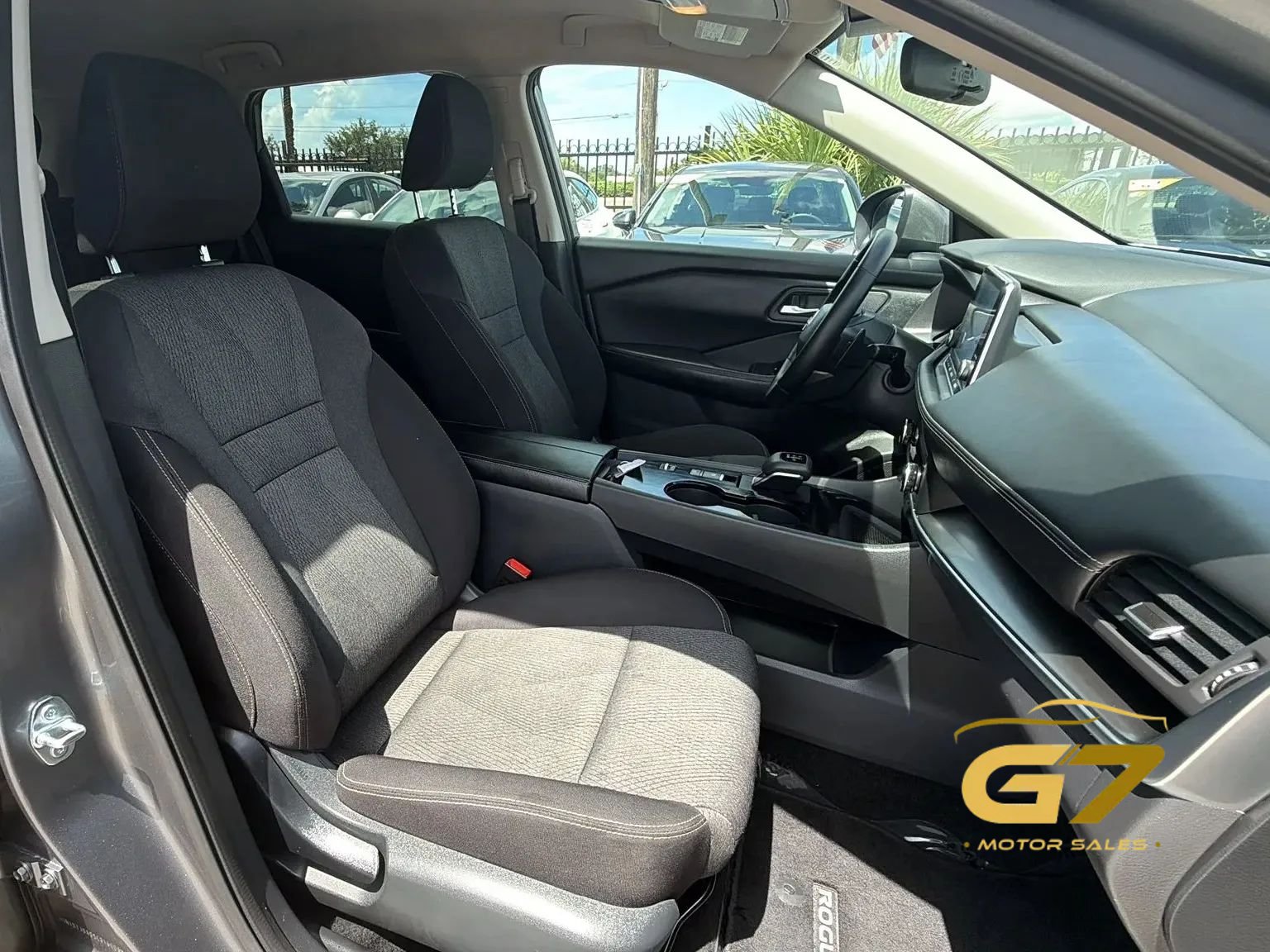Used 2025 Nissan Rogue SV FWD image 14