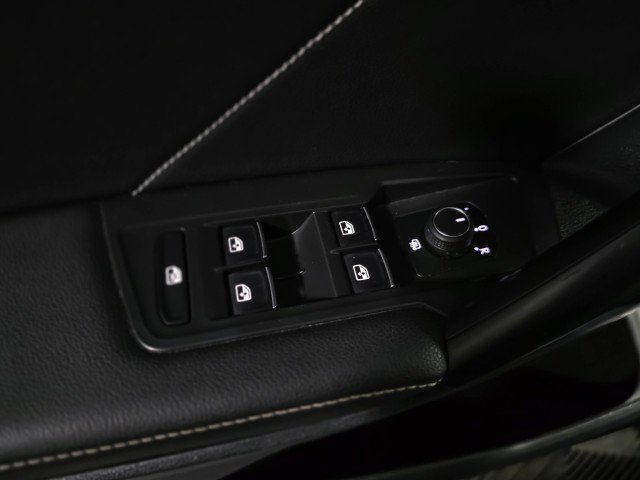 Used 2022 Volkswagen Tiguan SE FWD image 32