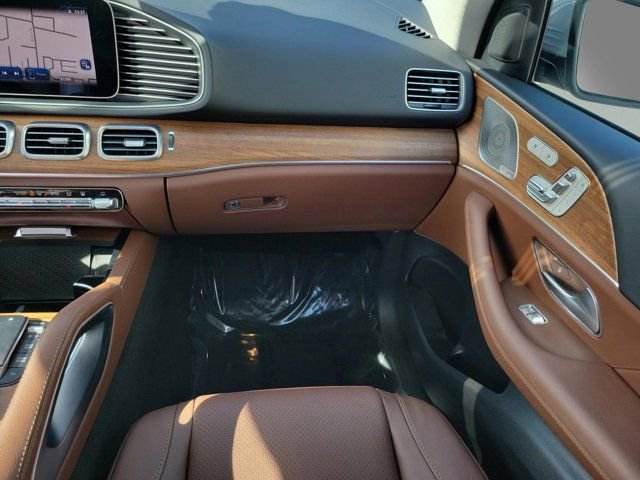 Used 2025 Mercedes-Benz GLE 450e 4MATIC w/ Winter Package image 21