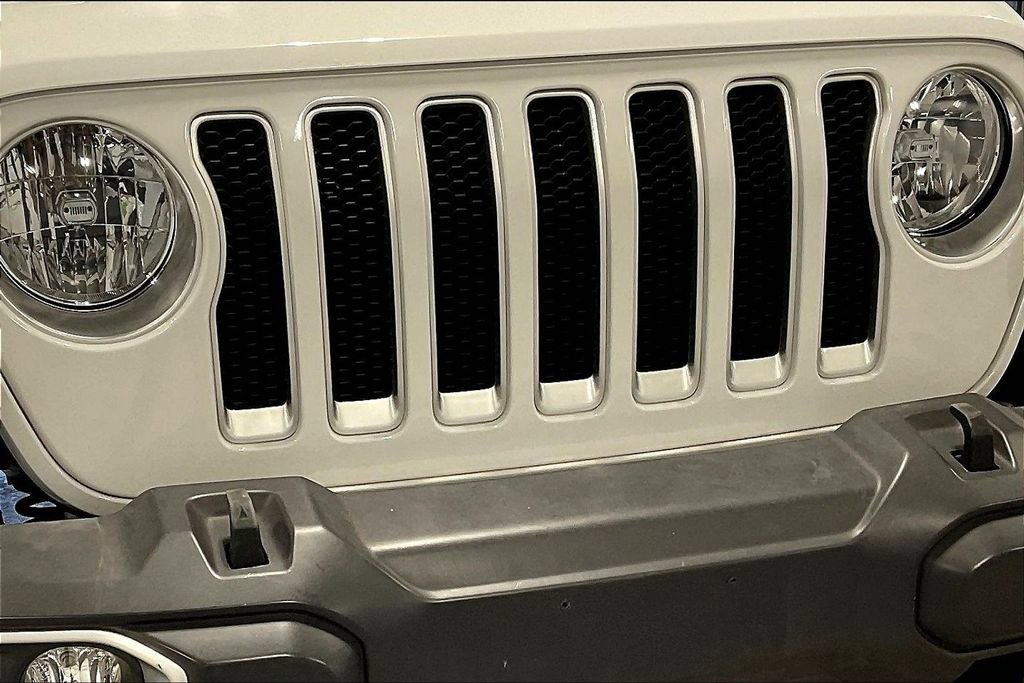 Used 2020 Jeep Wrangler Unlimited Sahara image 35
