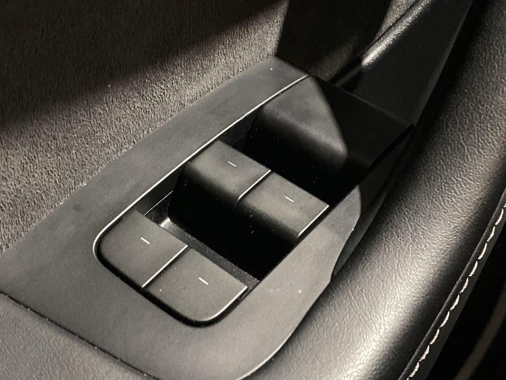 Used 2023 Tesla Model Y Long Range image 9