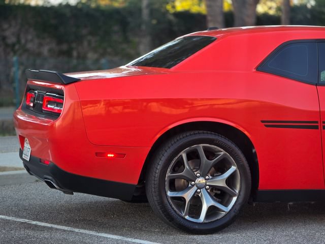 Used 2016 Dodge Challenger SXT w/ Driver Convenience Group RWD image 33