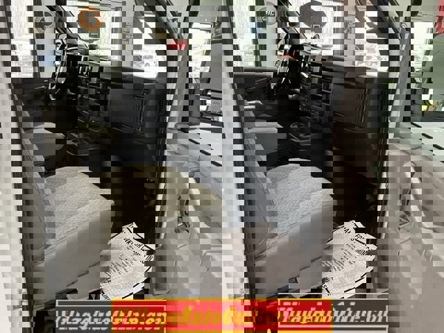 Used 2018 Chevrolet Express 2500 w/ Driver Convenience Package image 32