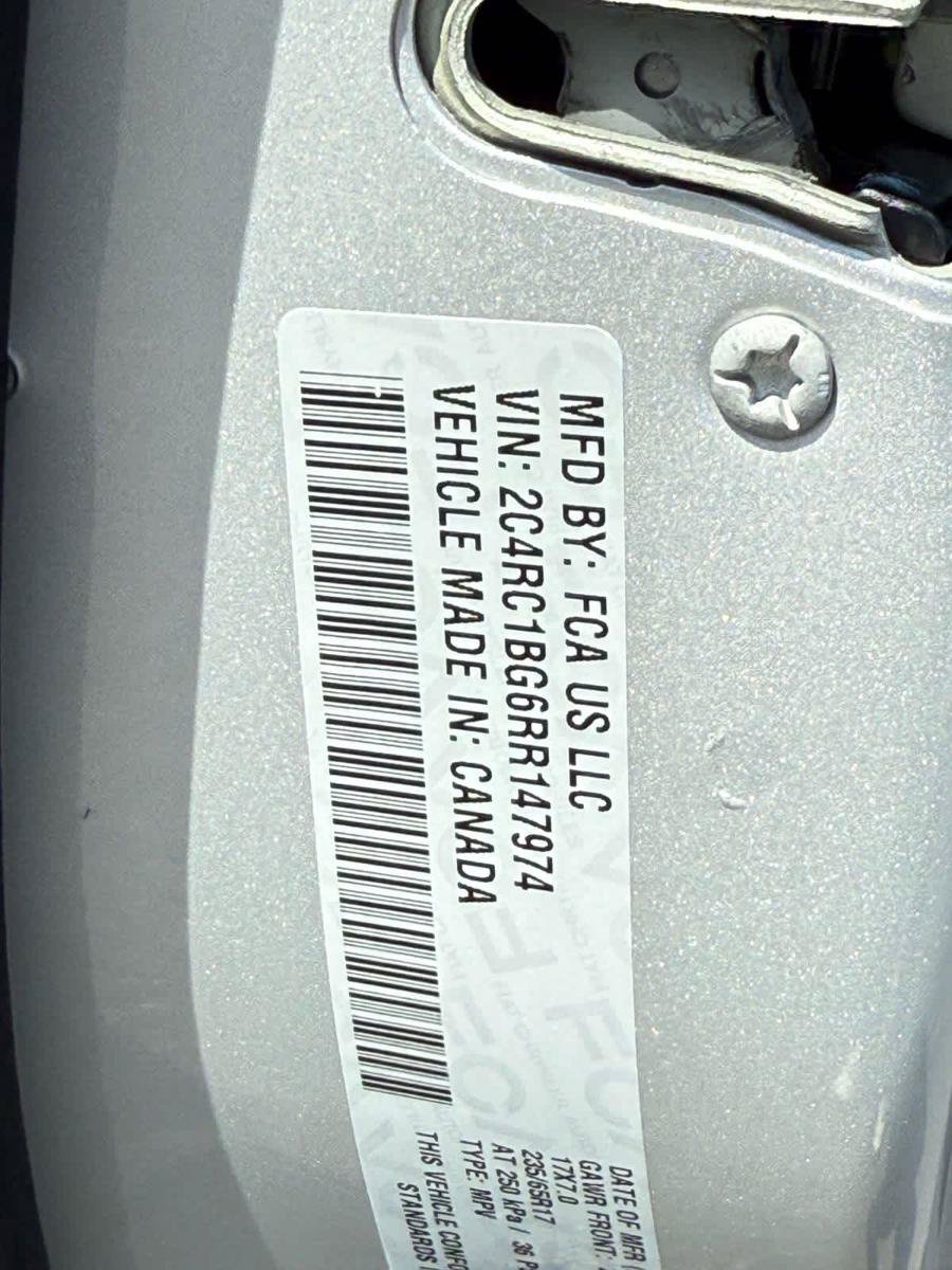 Used 2024 Chrysler Pacifica Touring-L FWD image 31
