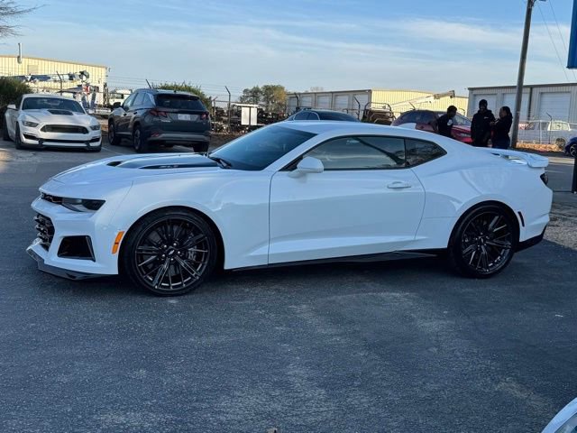 Used 2019 Chevrolet Camaro ZL1 RWD image 4