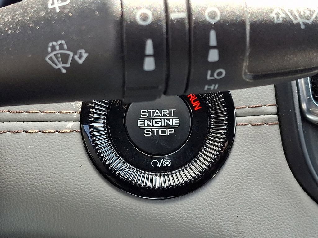 Used 2025 Jeep Compass Limited image 18