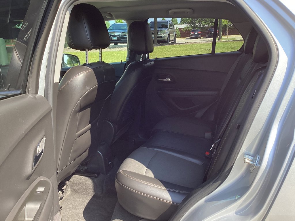 Used 2020 Chevrolet Trax LT w/ LT Convenience Package FWD image 5