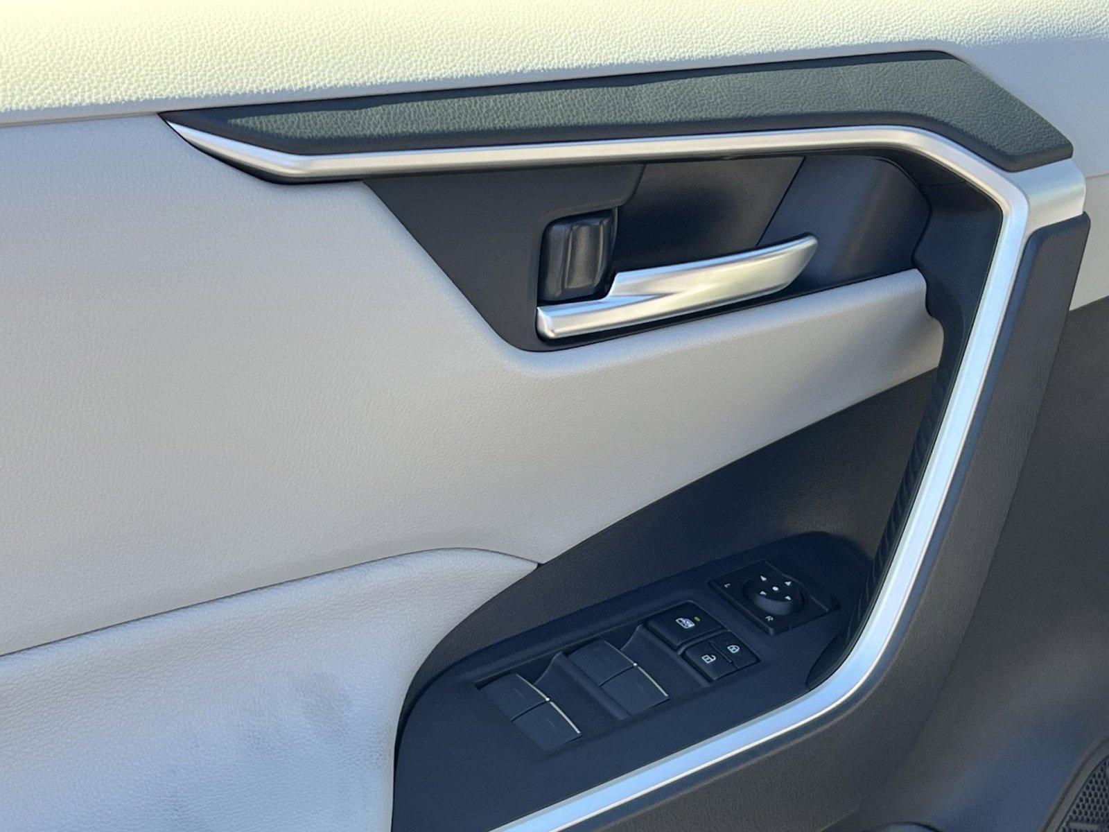 New 2025 Toyota RAV4 XLE image 10