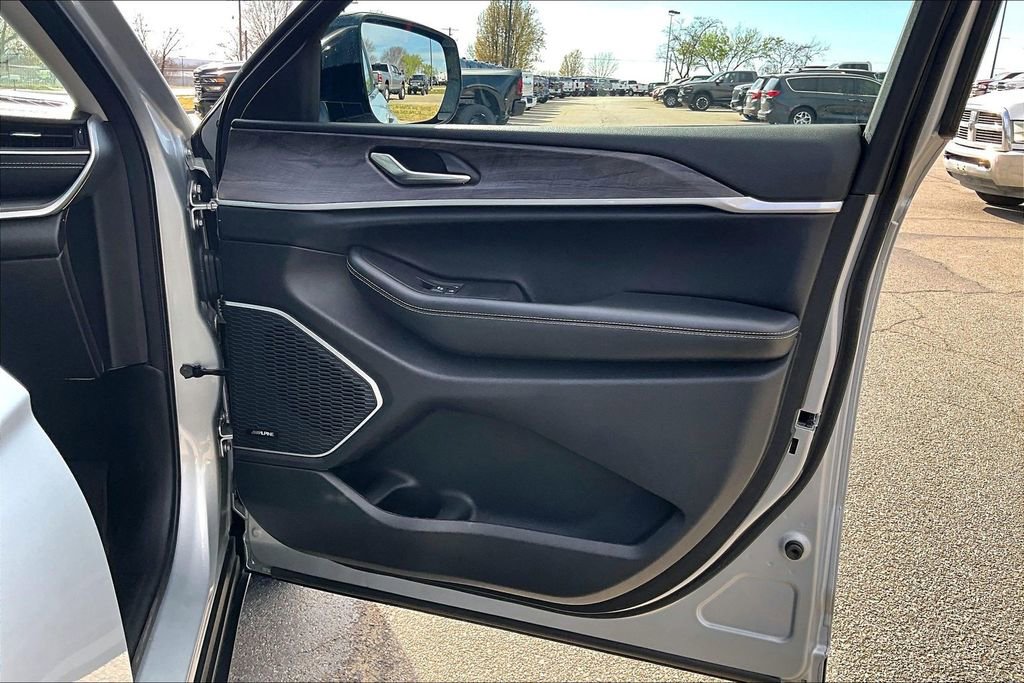 Used 2021 Jeep Grand Cherokee L Limited image 21