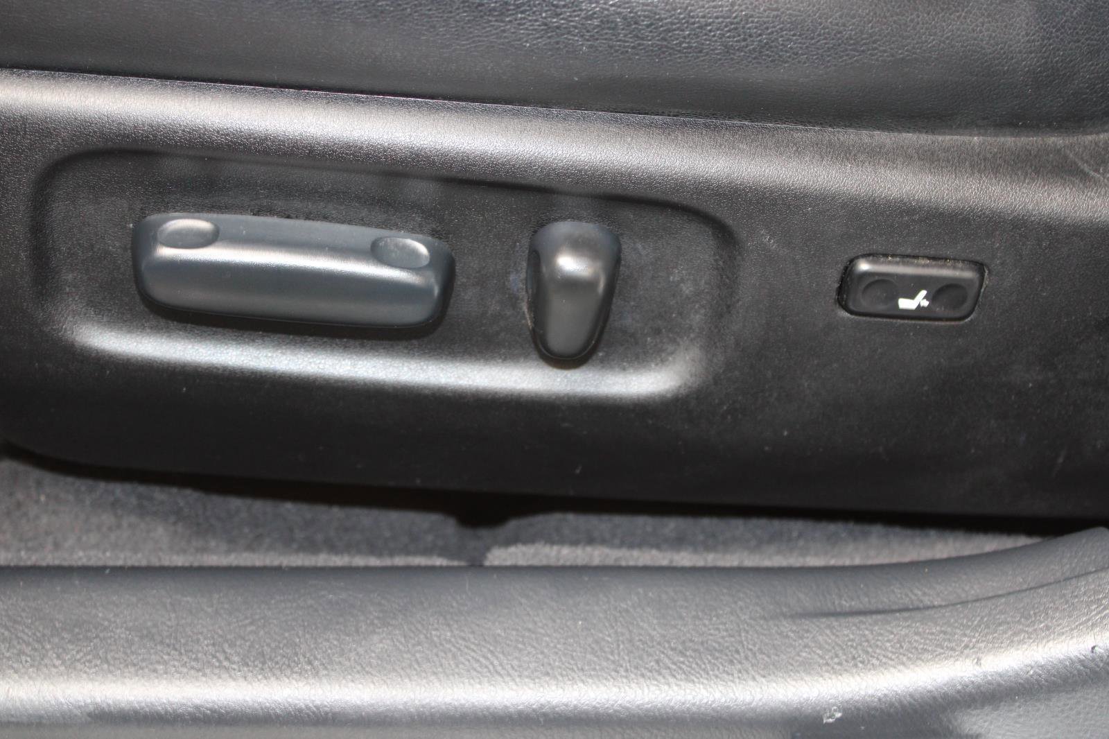 Used 2011 Toyota Avalon FWD image 30
