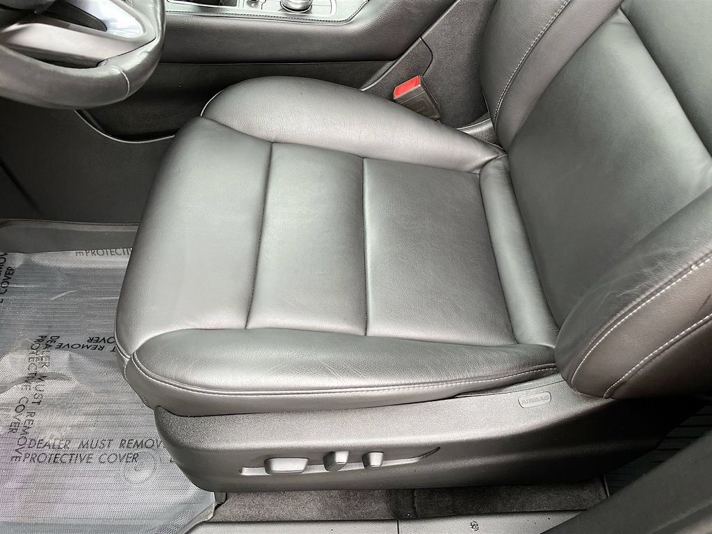 Used 2020 Cadillac XT4 Premium Luxury w/ Cold Weather Package AWD/4WD image 20