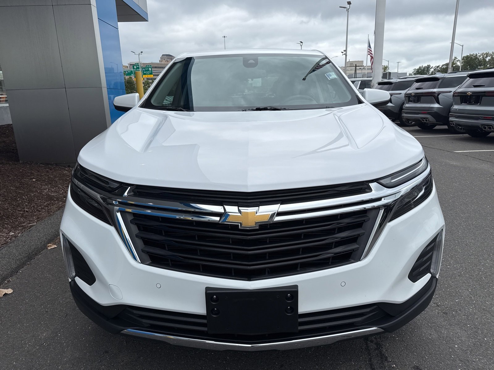 Used 2024 Chevrolet Equinox LT image 3