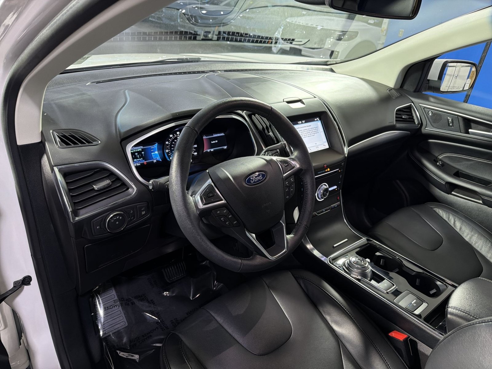 Used 2019 Ford Edge Titanium w/ Class II Trailer Tow Package AWD/4WD image 21