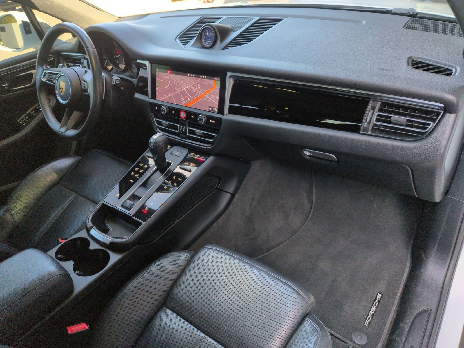 Certified 2022 Porsche Macan image 27