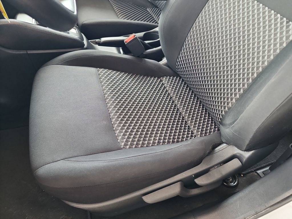 Used 2022 Nissan Versa S FWD image 17