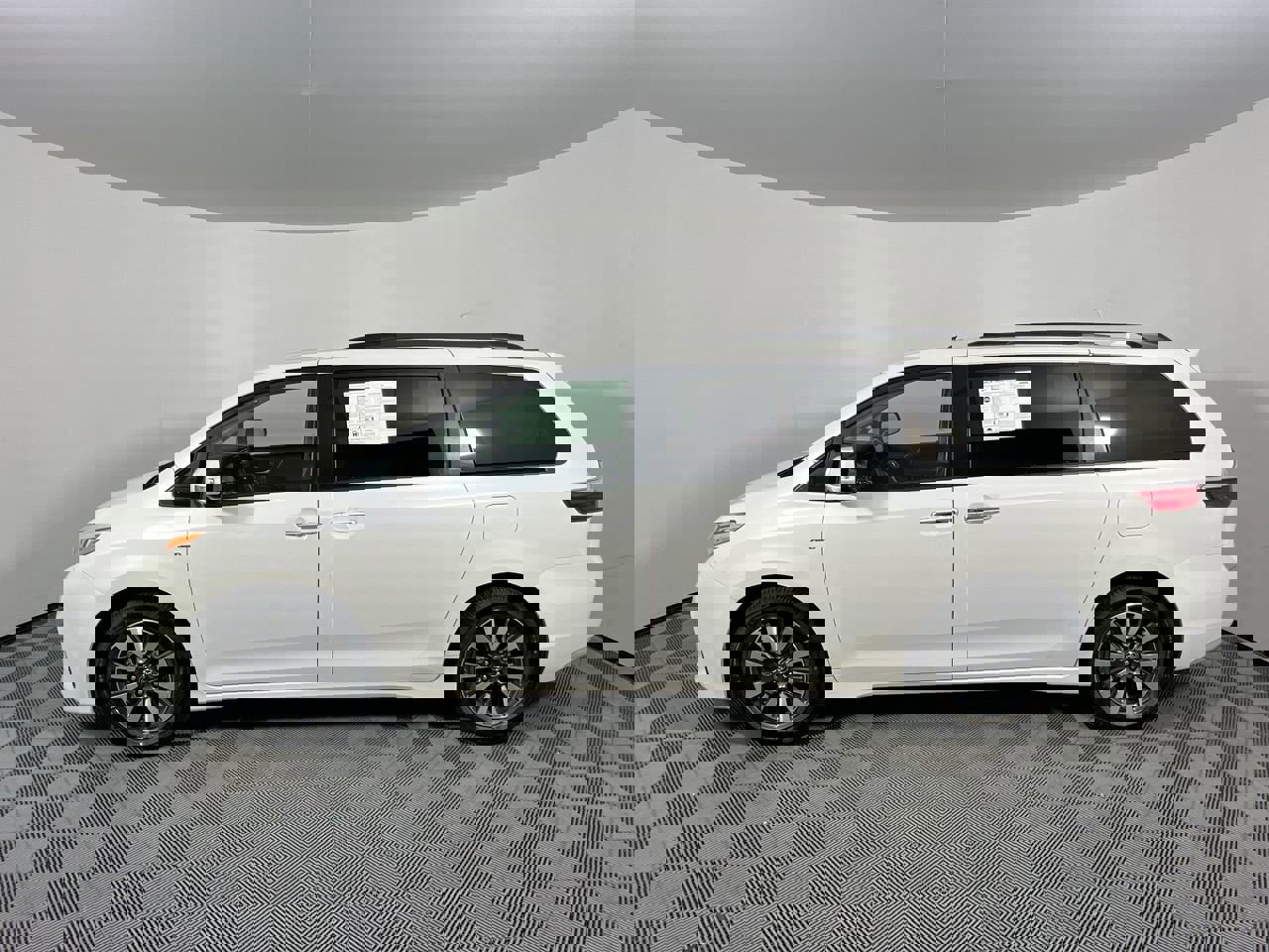 Used 2019 Toyota Sienna Limited Premium AWD/4WD image 6